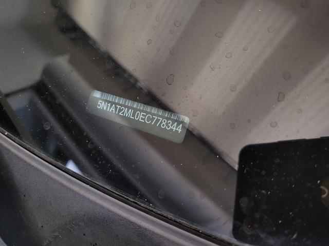 Photo of 2014 Moonlight White Nissan Rogue