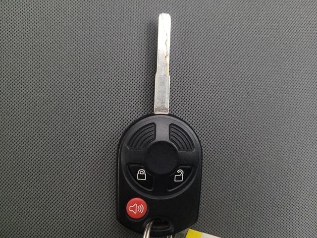 Photo of 2014 White Ford Escape