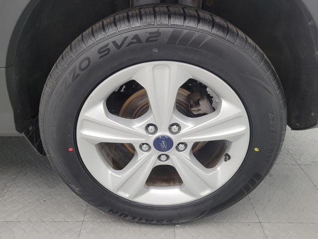 Photo of 2014 White Ford Escape