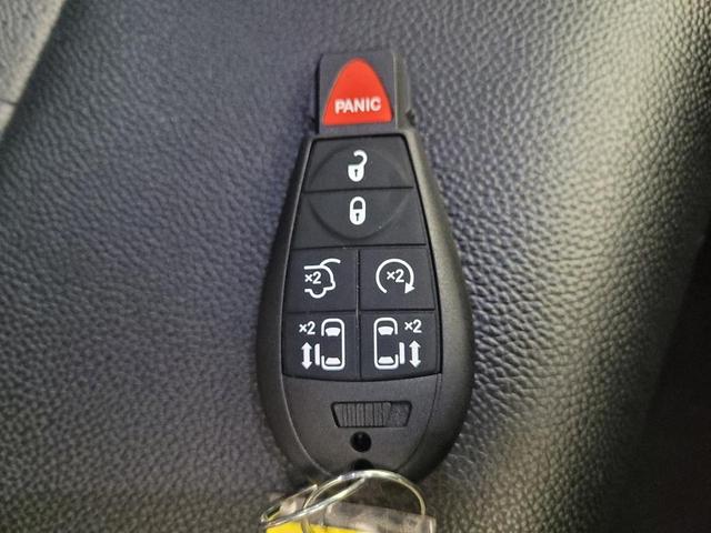 Photo of 2019 White Knuckle Clearcoat Dodge Grand Caravan