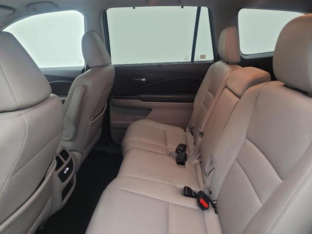 Photo of 2019 Lunar Silver Metallic Honda Pilot