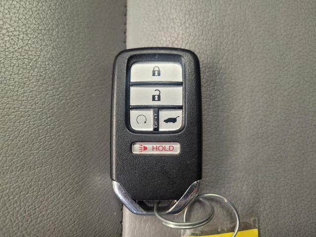 Photo of 2019 Lunar Silver Metallic Honda Pilot