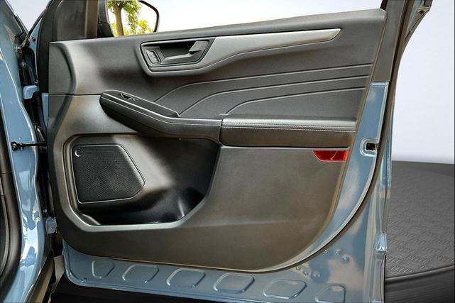 Photo of 2025 Vapor Blue Ford Escape