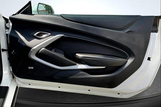 Photo of 2018 Summit White Chevrolet Camaro