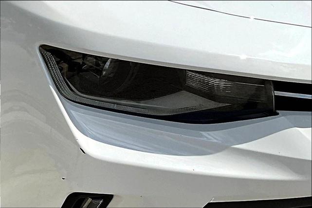 Photo of 2018 Summit White Chevrolet Camaro