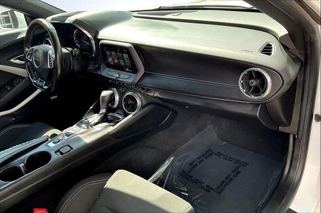 Photo of 2018 Summit White Chevrolet Camaro