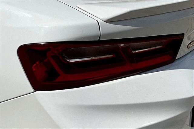 Photo of 2018 Summit White Chevrolet Camaro