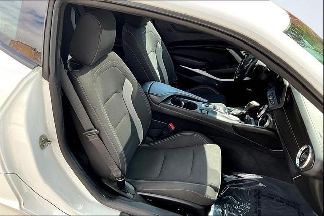 Photo of 2018 Summit White Chevrolet Camaro