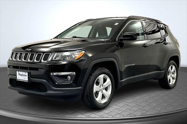 Photo of 2018 Diamond Black Crystal Pearlcoat Jeep Compass