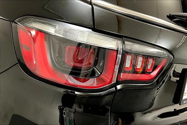 Photo of 2018 Diamond Black Crystal Pearlcoat Jeep Compass