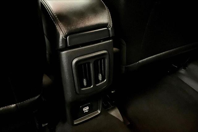 Photo of 2018 Diamond Black Crystal Pearlcoat Jeep Compass
