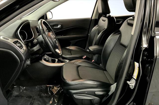 Photo of 2018 Diamond Black Crystal Pearlcoat Jeep Compass