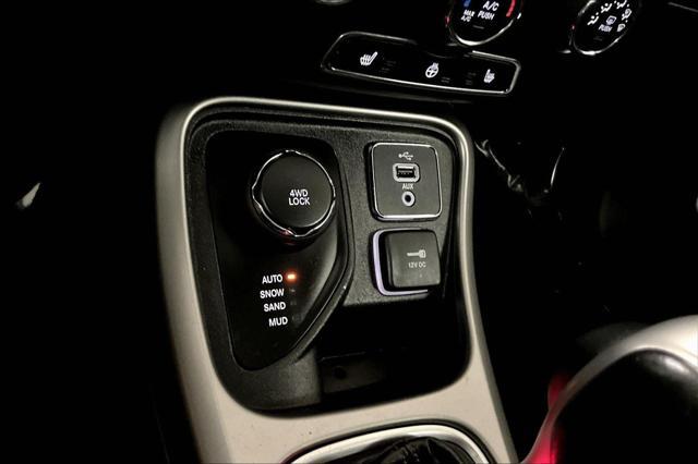 Photo of 2018 Diamond Black Crystal Pearlcoat Jeep Compass