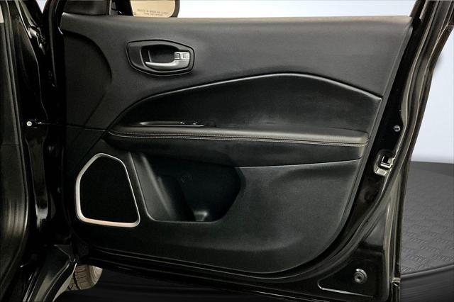 Photo of 2018 Diamond Black Crystal Pearlcoat Jeep Compass