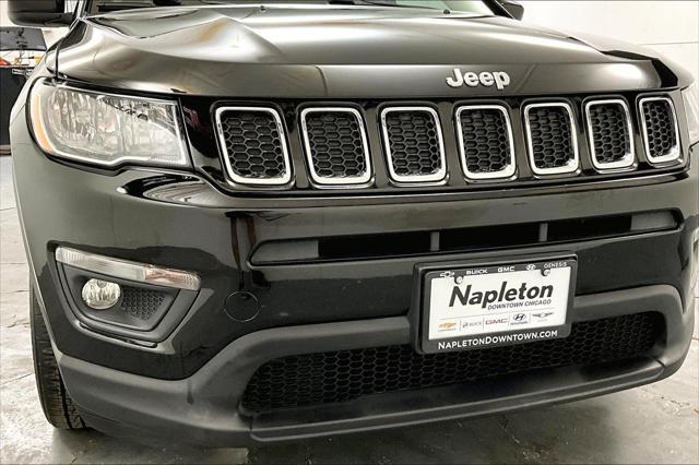 Photo of 2018 Diamond Black Crystal Pearlcoat Jeep Compass
