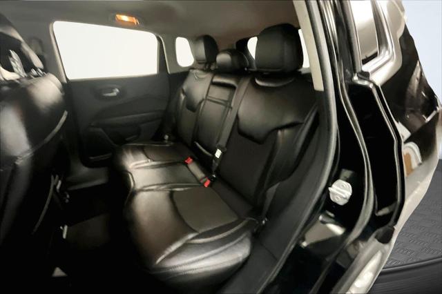 Photo of 2018 Diamond Black Crystal Pearlcoat Jeep Compass