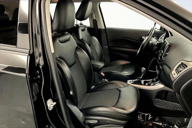 Photo of 2018 Diamond Black Crystal Pearlcoat Jeep Compass