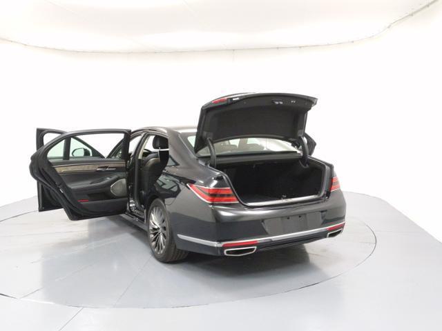 Photo of 2020 Vik Black Genesis G90