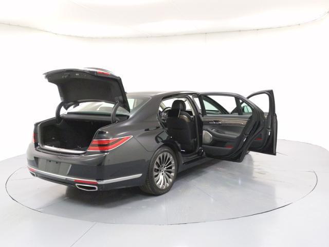 Photo of 2020 Vik Black Genesis G90