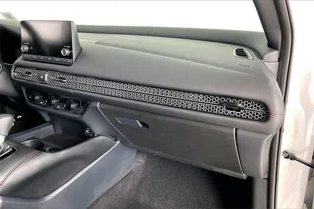 Photo of 2025 Platinum White Pearl Honda HR-V