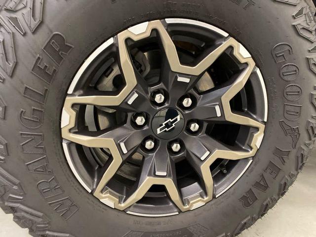 Photo of 2023 Black Chevrolet Colorado