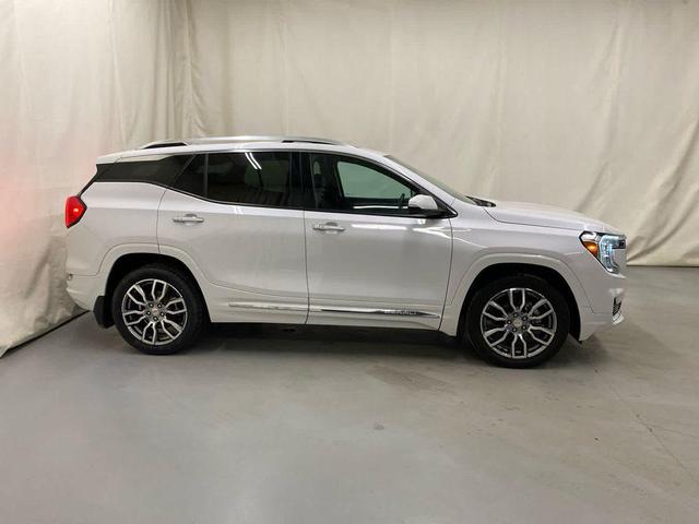 Photo of 2022 White Frost Tricoat GMC Terrain