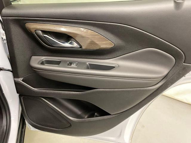 Photo of 2022 White Frost Tricoat GMC Terrain