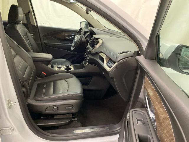 Photo of 2022 White Frost Tricoat GMC Terrain