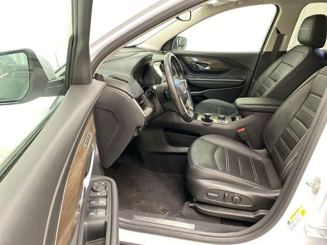 Photo of 2022 White Frost Tricoat GMC Terrain