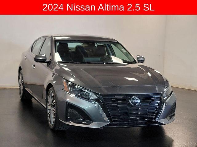 Photo of 2024 Gun Metallic Nissan Altima