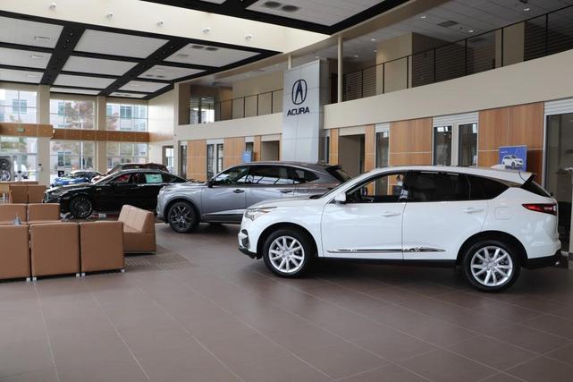 Photo of 2023 Platinum White Pearl Acura MDX