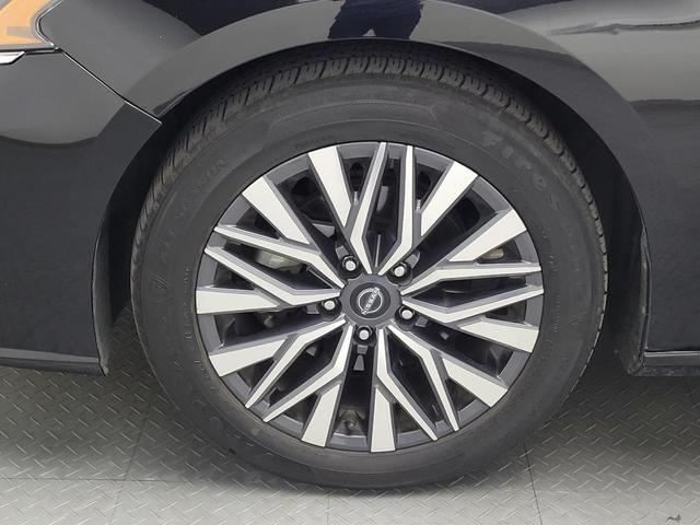 Photo of 2023 Super Black Nissan Altima