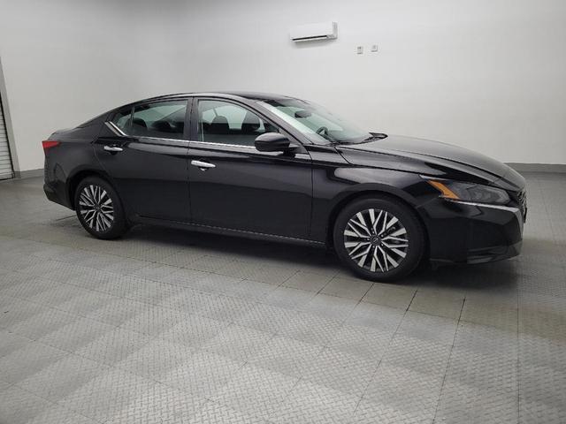 Photo of 2023 Super Black Nissan Altima