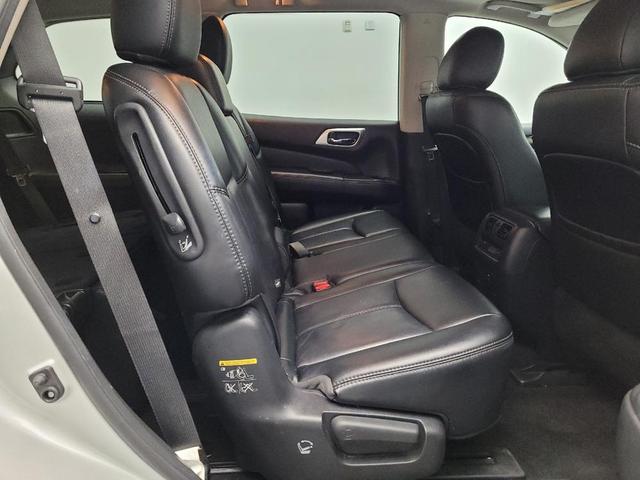 Photo of 2016 Brilliant Silver Metallic Nissan Pathfinder