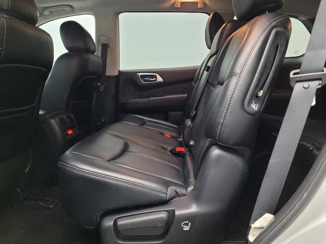 Photo of 2016 Brilliant Silver Metallic Nissan Pathfinder