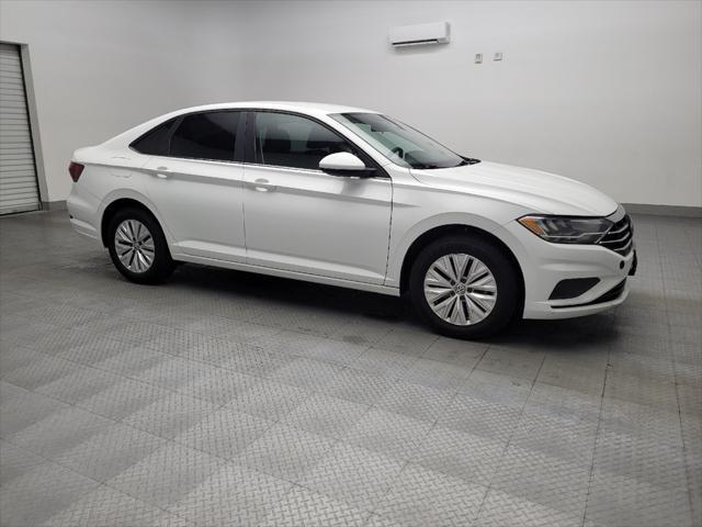 Photo of 2019 White Volkswagen Jetta