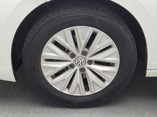 Photo of 2019 White Volkswagen Jetta