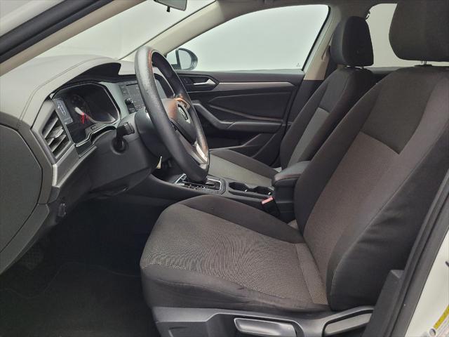 Photo of 2019 White Volkswagen Jetta