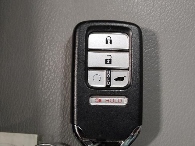 Photo of 2017 Modern Steel Metallic Honda Pilot
