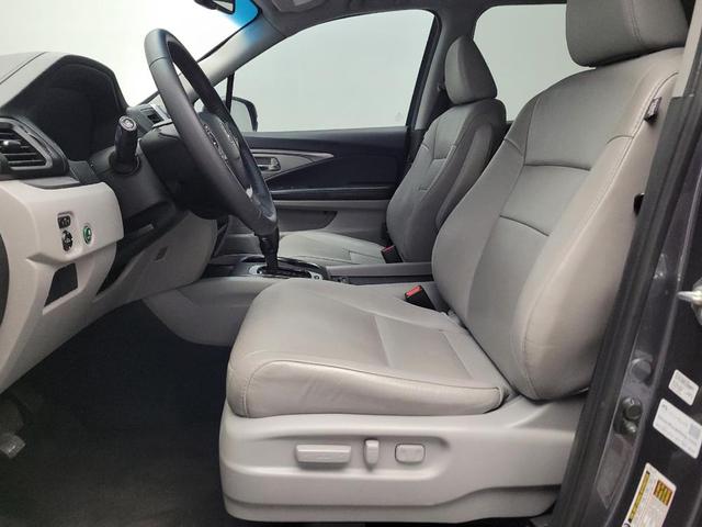 Photo of 2017 Modern Steel Metallic Honda Pilot