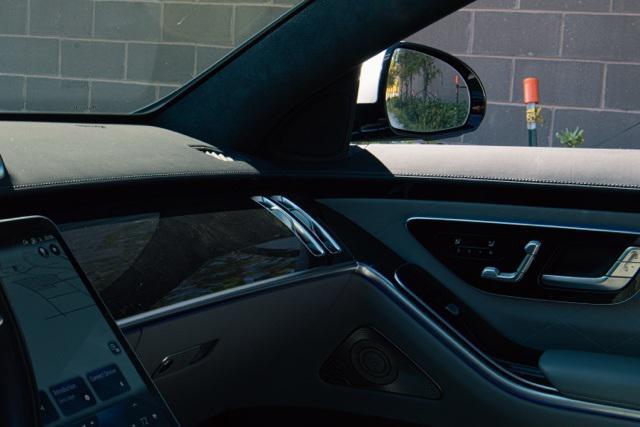 Photo of 2023 Diamond White Mercedes-Benz S-Class