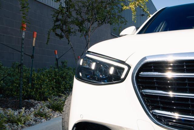 Photo of 2023 Diamond White Mercedes-Benz S-Class