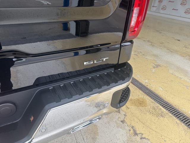 Photo of 2025 Onyx Black GMC Sierra 1500