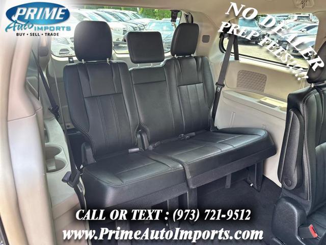 Photo of 2016 Billet Silver Metallic Clearcoat Chrysler Town & Country