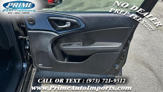 Photo of 2016 Black Clearcoat Chrysler 200