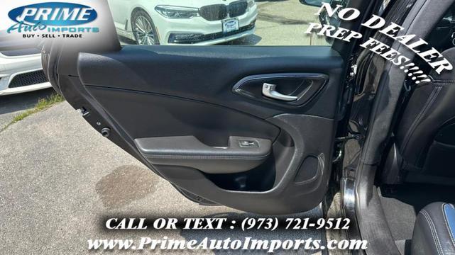 Photo of 2016 Black Clearcoat Chrysler 200