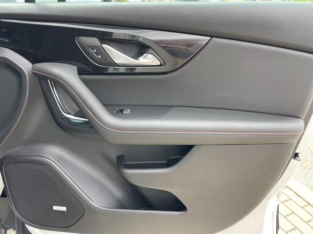 Photo of 2022 Iridescent Pearl Tricoat Chevrolet Blazer