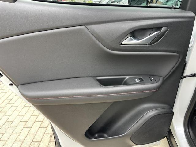 Photo of 2022 Iridescent Pearl Tricoat Chevrolet Blazer