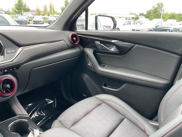 Photo of 2022 Iridescent Pearl Tricoat Chevrolet Blazer