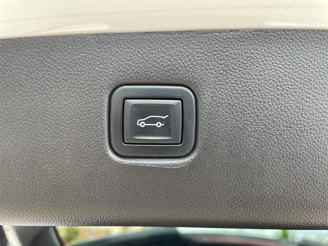 Photo of 2022 Iridescent Pearl Tricoat Chevrolet Blazer